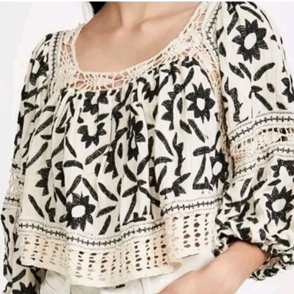 Christian Siriano Floral Crochet trim square neck Women's Top - Black and Cream